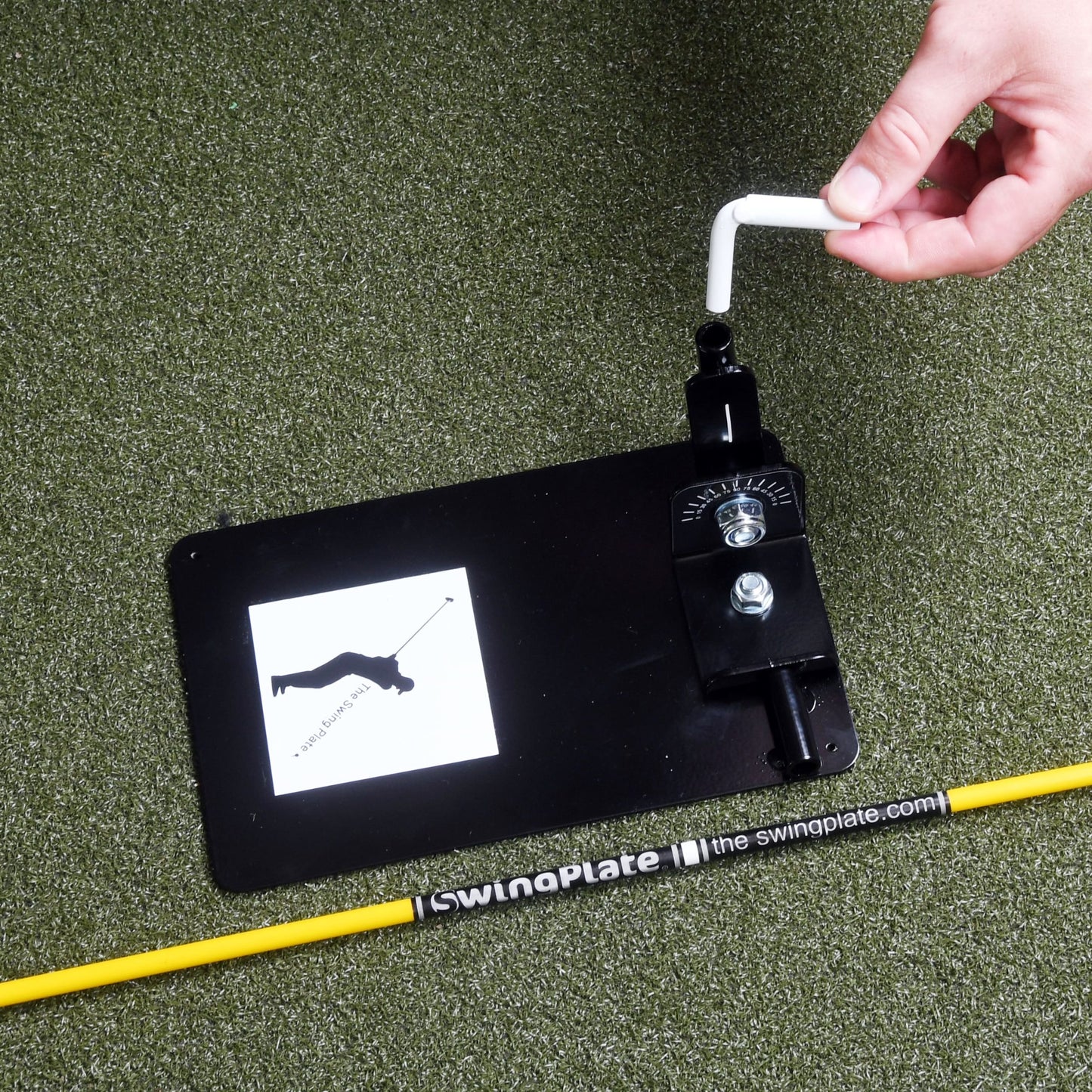THE SWING PLATE PUTTING GATE